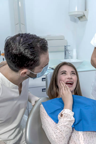 Best Cracked Tooth Emergency Dentist  in Universal City, TX